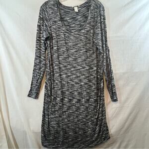 HM Mama maternity dress Size XL Black & White